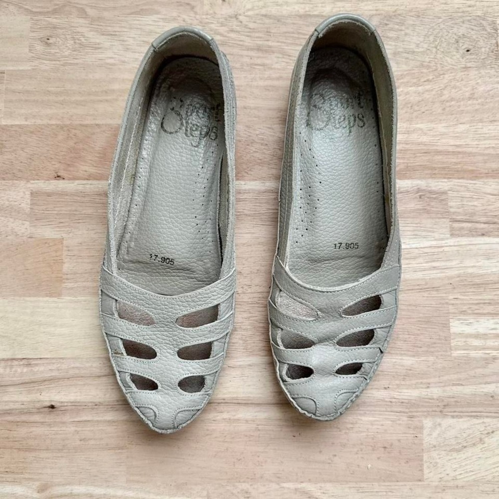Vintage Cutout Leather‎ Flat size 8 grey/cream